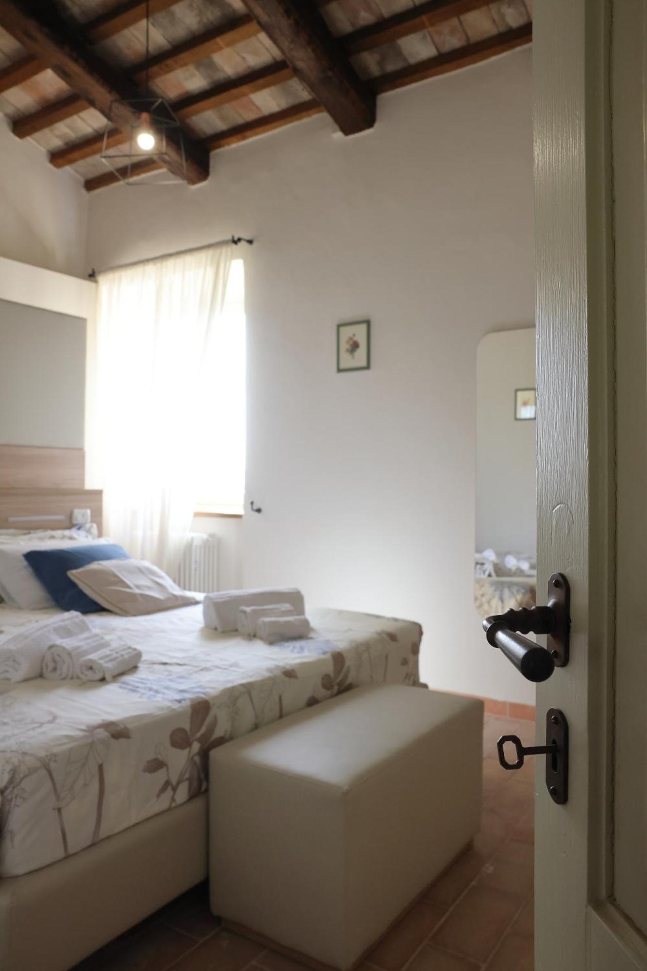 Locanda La Rocca Residenza D'Epoca Фоссомброне Экстерьер фото